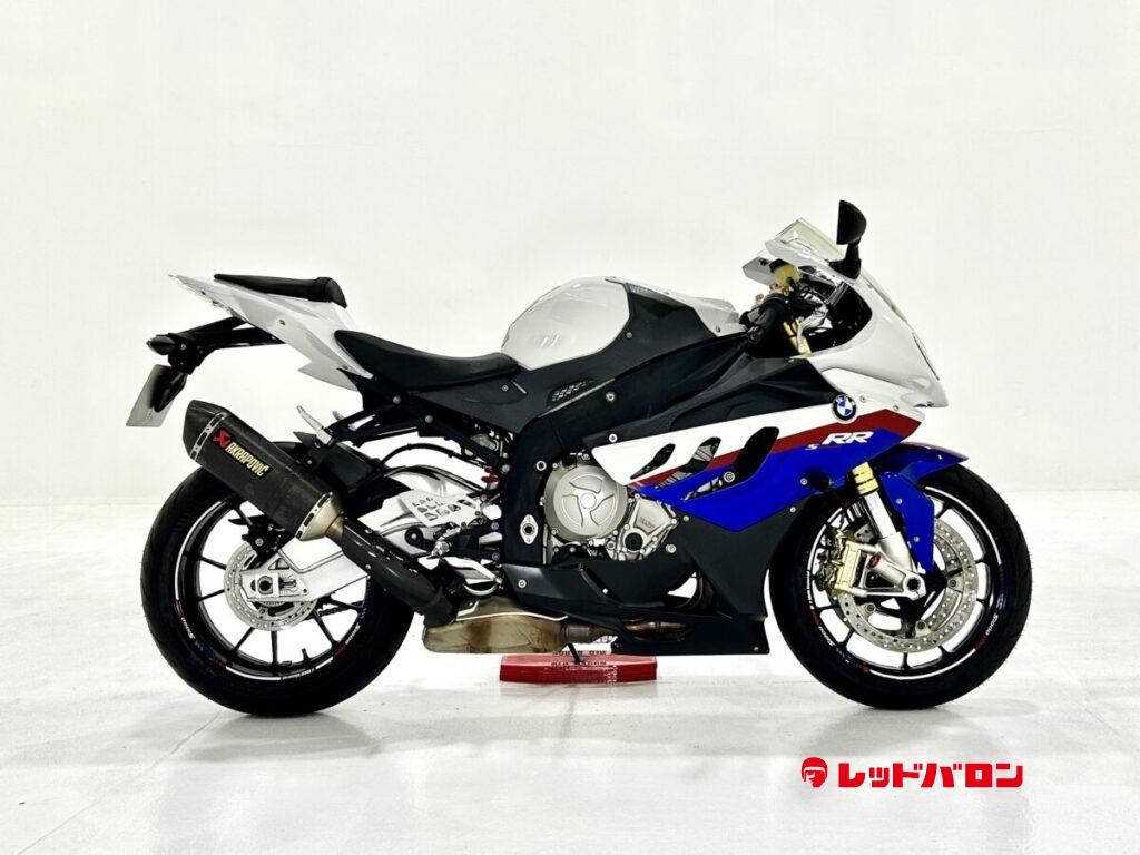 ★★　BMW S1000RR 2011年モデル プレミアムライン ライトグレーのタンク上部エアークリーナーカバー 未使用の新品です　★★ BMW S 1000RR 2011年モデル プレミアムラインフロントホイール、タイヤ
