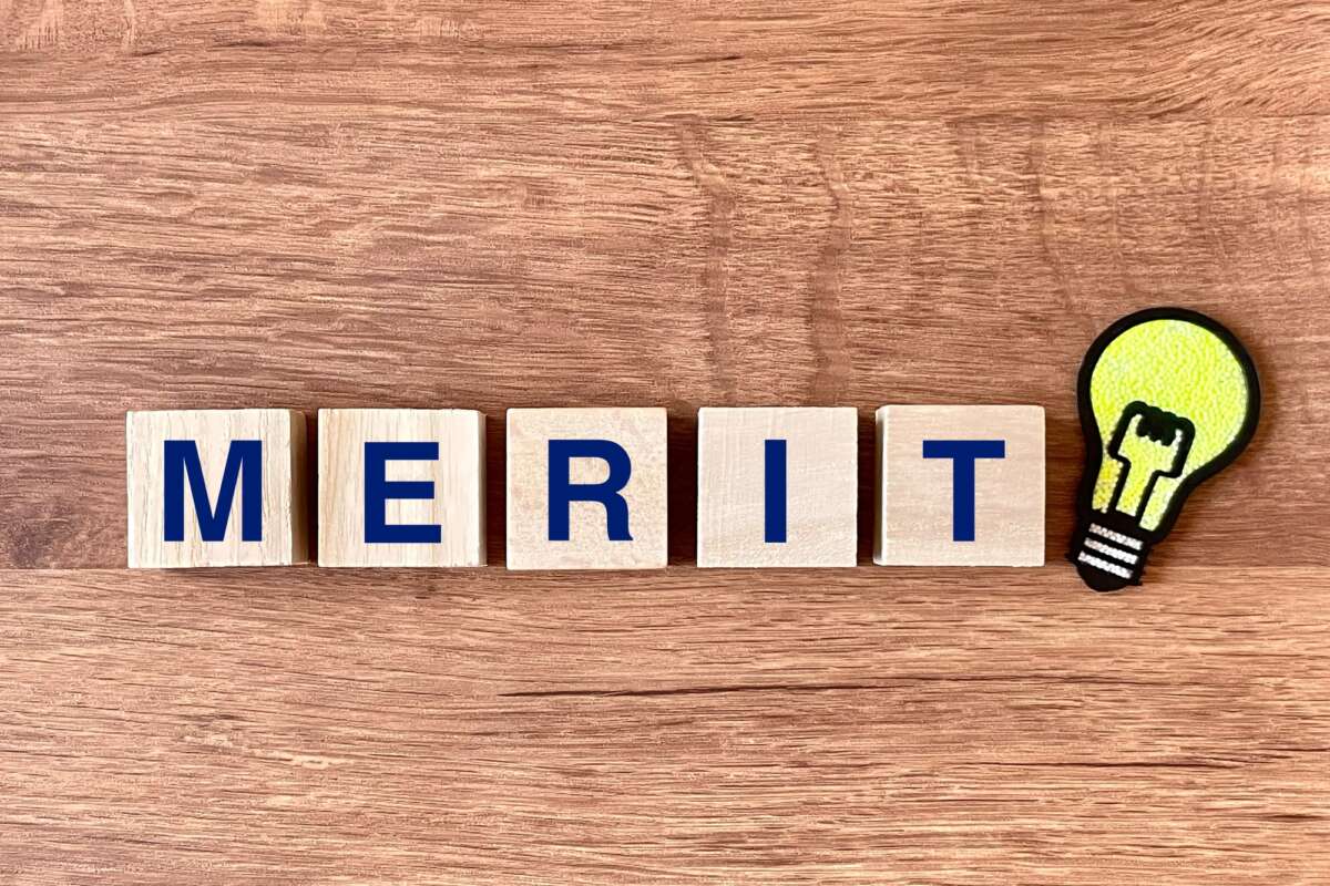 MERITと書かれたブロック