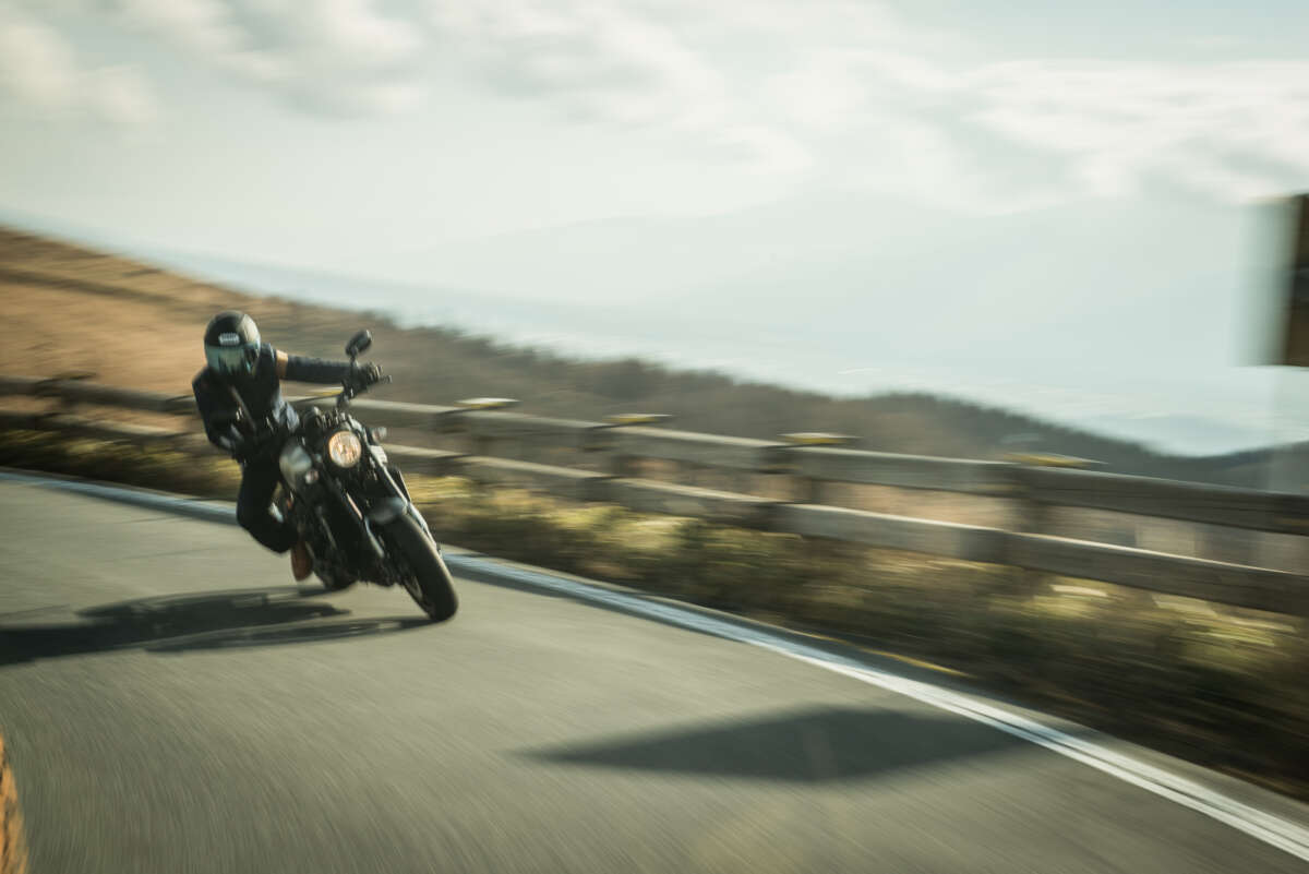 バイクに乗る人