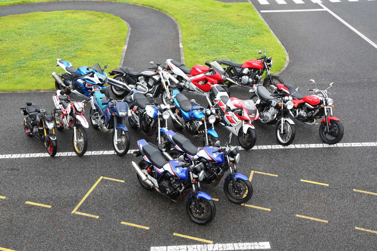 バイクが並んでいる様子
