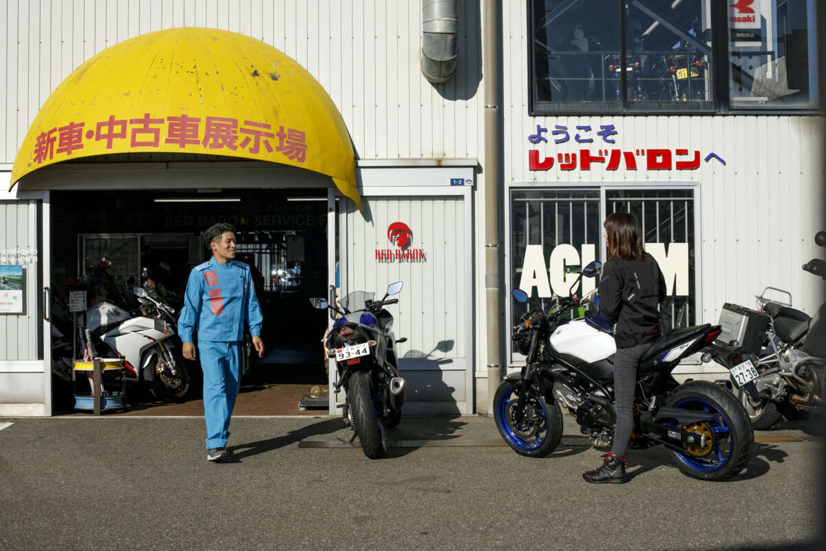 レッドバロン様に査定を依頼している様子